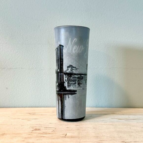 New York City 4 Inch Shot Glass | B&W Skyline Souvenir Collectible Barware - Picture 1 of 3